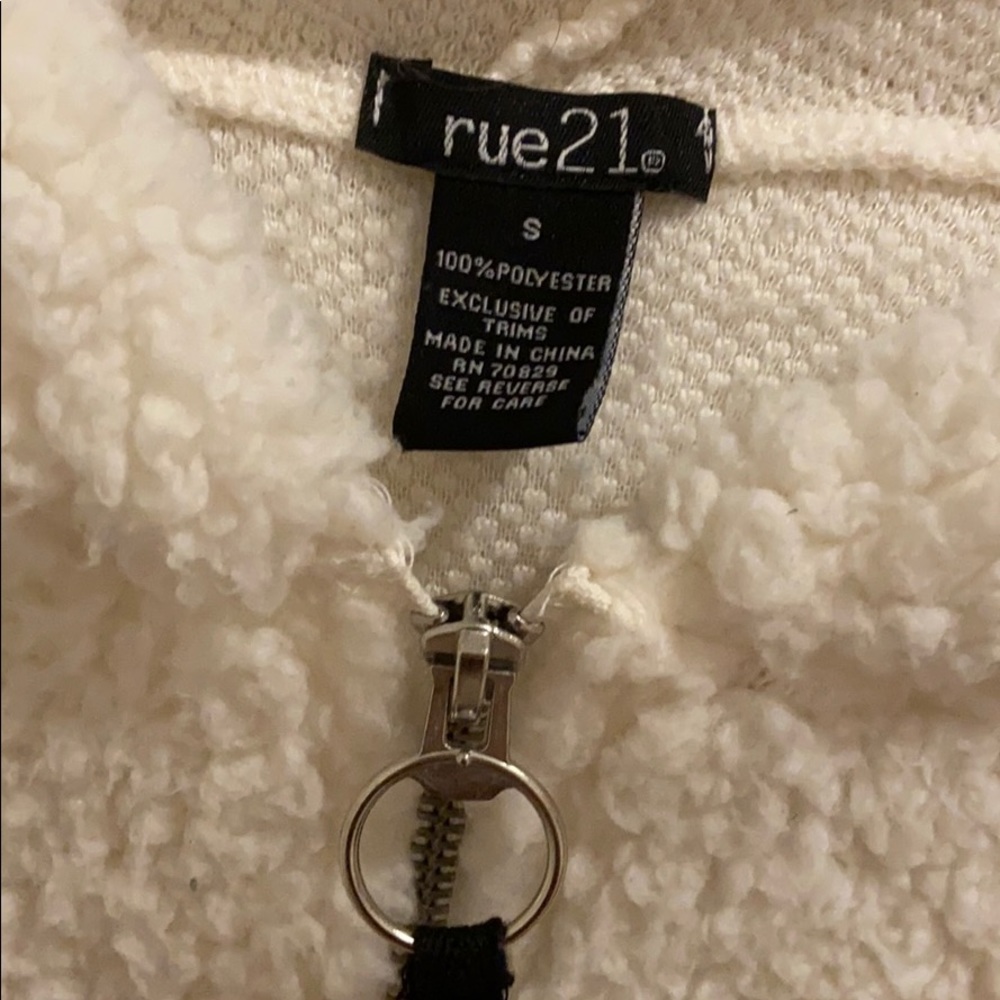 Fluffy jacket - Picture 3 of 3